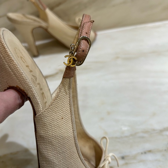 CHANEL cream canvas pumps size 37.5 - Picture 3 of 4